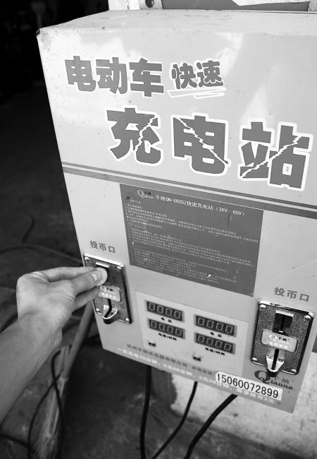 這樣的充電站目前多在電動車維修店內,以后可能路邊就有